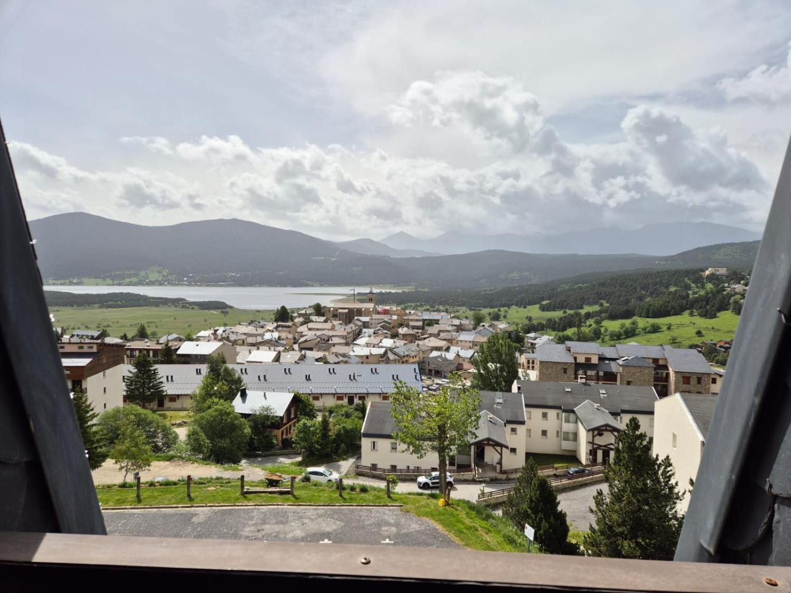 Avec Loggia Les - Superbe Vue Sur Et Montagnes * Les Angles (Pyrenees-Orientales)